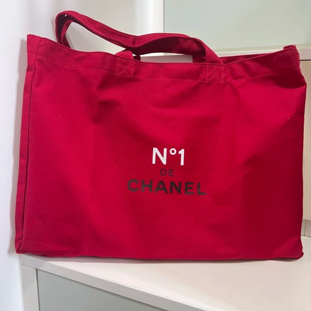 CHANEL No.1 Red Tote Authentic